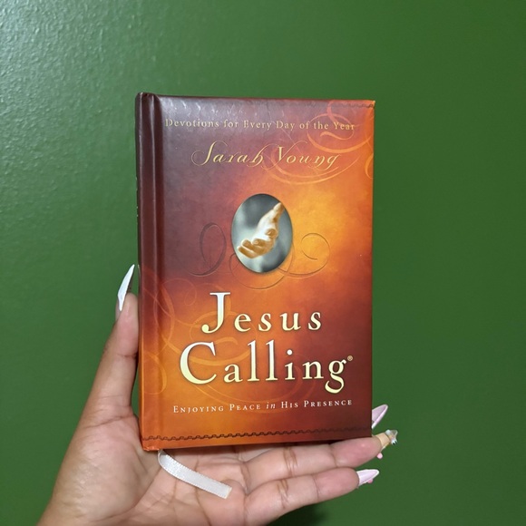 Jesus Calling Devotional Book - Picture 1 of 8